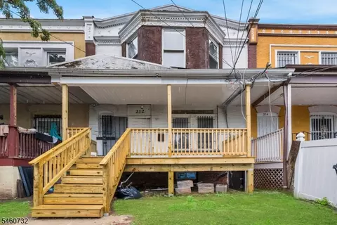 212 S 11th St, Newark, NJ 07107