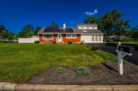 19 Rebecca Pl, Piscataway, NJ 08854