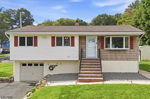 2 Crescent Rd, Hopatcong, NJ 07843