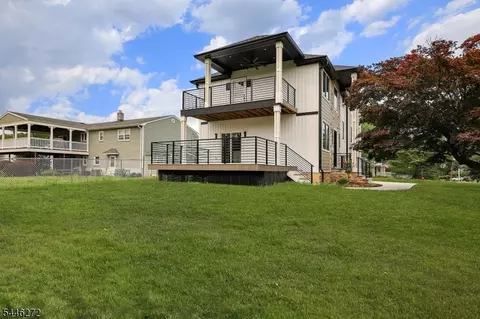 Exterior - 141 Lund Ave, Edison, NJ 08820 photo 6 of 8