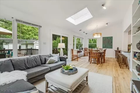 21 Oakview Ave, Maplewood, NJ 07040