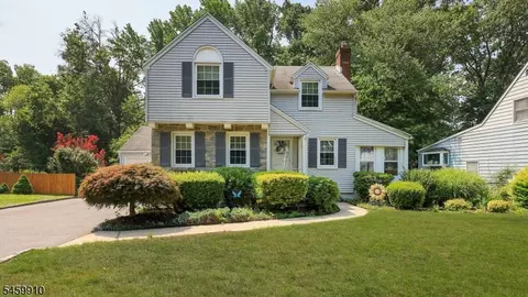 11 Munsee Dr, Cranford, NJ 07016