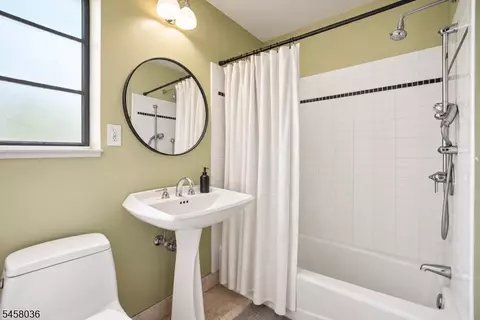 Bath - 93 Troy Dr # D, Springfield, NJ 07081 photo 1 of 1