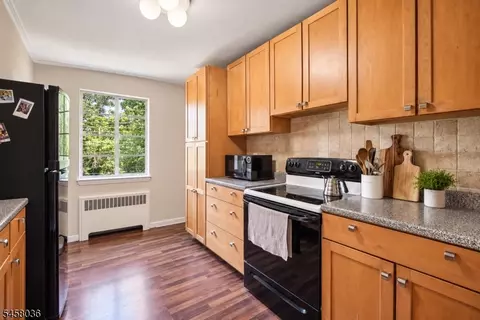 Kitchen - 93 Troy Dr # D, Springfield, NJ 07081 photo 2 of 2