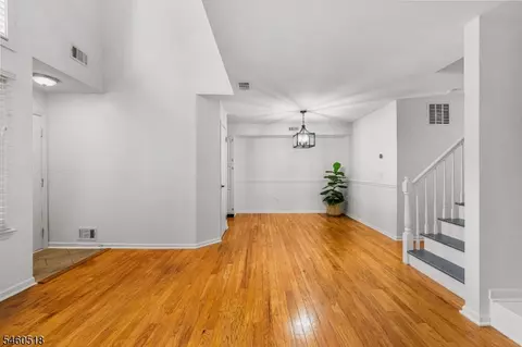 Living - 5 Evans Ct, Bedminster, NJ 07921 photo 4 of 5