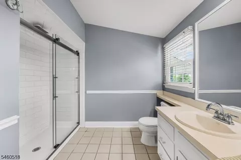 Bath - 5 Evans Ct, Bedminster, NJ 07921 photo 3 of 4