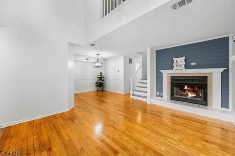 Living - 5 Evans Ct, Bedminster, NJ 07921 photo 3 of 5