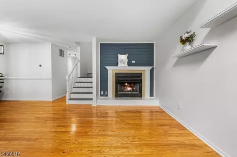 Living - 5 Evans Ct, Bedminster, NJ 07921 photo 2 of 5