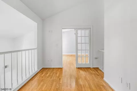Entry Way - 5 Evans Ct, Bedminster, NJ 07921 photo 4 of 4