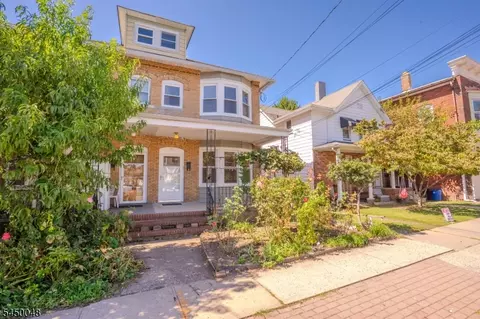 55 Thompson St, Raritan, NJ 08869
