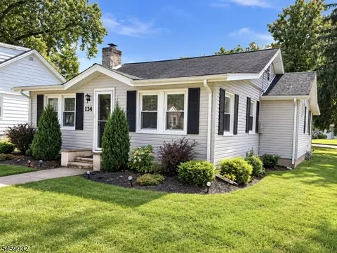 134 Minnehaha Blvd, Lake Hiawatha, NJ 07034