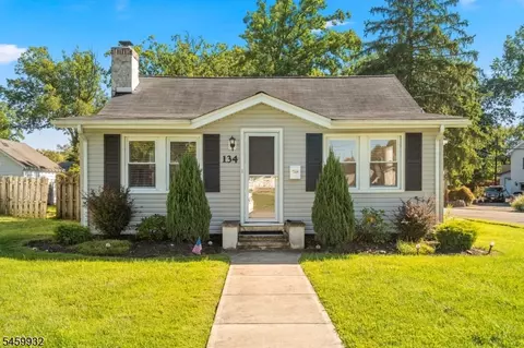 134 Minnehaha Blvd, Lake Hiawatha, NJ 07034
