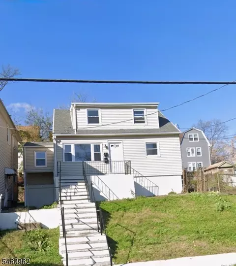 31 Bayside Ter, Jersey City, NJ 07305