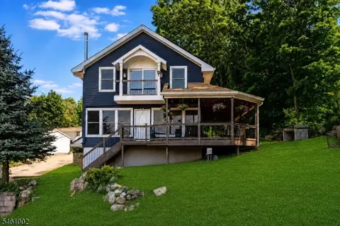 2 San Bar Dr, Lake Hopatcong, NJ 07849