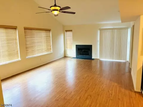166 Falcon Ridge Way N #166, Hamburg, NJ 07419