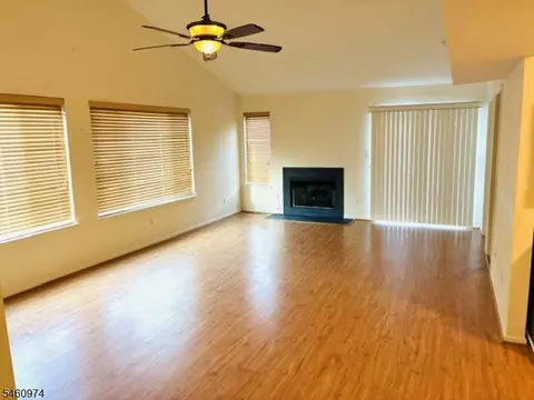 166 Falcon Ridge Way N #166, Hamburg, NJ 07419