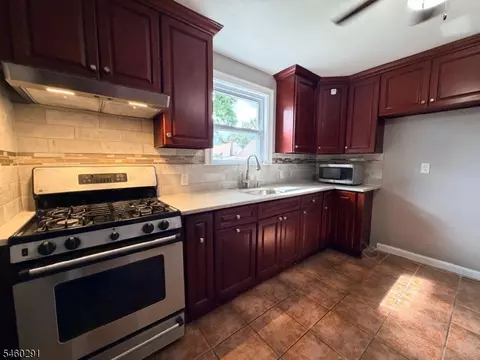 614 Mola Blvd, Elmwood Park, NJ 07407