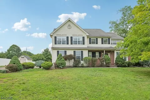 9 Rue Cezanne, Somerset, NJ 08873