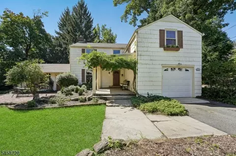 1 Seneca Pl, Montclair, NJ 07043