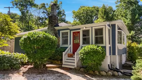 32 Laurel Dr, Oak Ridge, NJ 07438