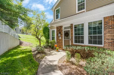 17 Quail Brook Ct, Bedminster, NJ 07921