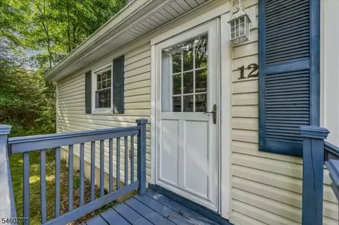 12 Doe Run, Highland Lakes, NJ 07422