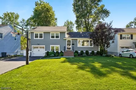 10 Hampton Ter, Livingston, NJ 07039