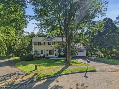 11 Tallwood Ct, Morris Plains, NJ 07950