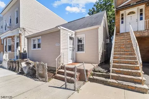 6720 Jackson St, Guttenberg, NJ 07093