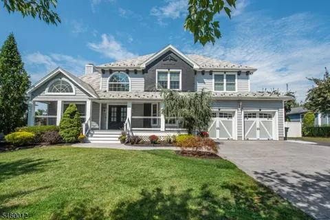 9 Alexandria Dr, East Hanover, NJ 07936