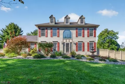2 Saint Andrews Dr, Washington, NJ 07882