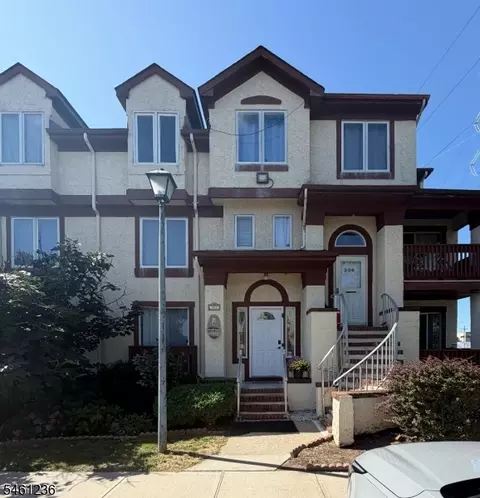 305 Michaels Ct, Woodbridge, NJ 07095