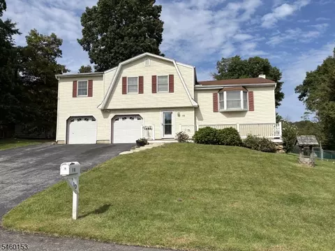 10 Hummingbird Trl, Highland Lakes, NJ 07422
