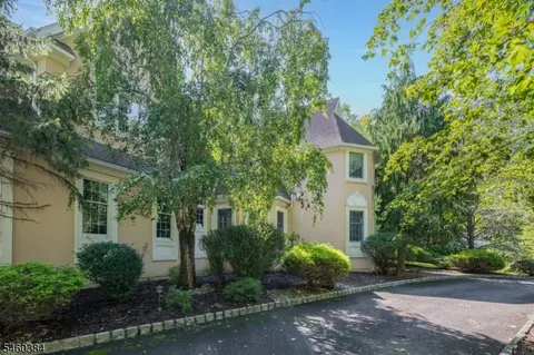 Exterior - 16 Trinity Pl, Warren, NJ 07059 photo 2 of 6