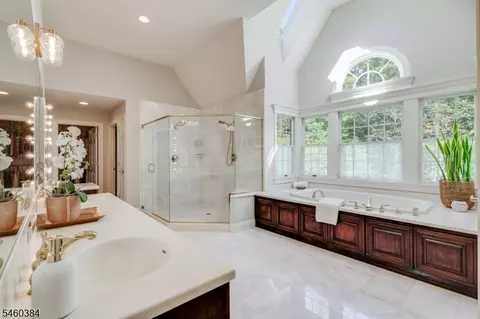 Bath - 16 Trinity Pl, Warren, NJ 07059 photo 3 of 6