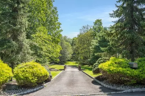Entry Way - 16 Trinity Pl, Warren, NJ 07059 photo 1 of 6