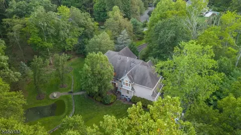 16 Trinity Pl, Warren, NJ 07059