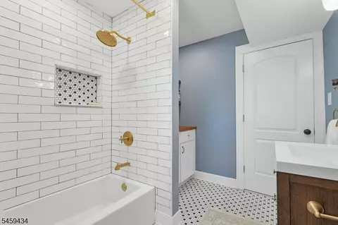 Bath - 938 Madison Ave, Plainfield, NJ 07060 photo 4 of 5