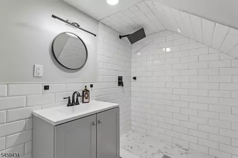 Bath - 938 Madison Ave, Plainfield, NJ 07060 photo 5 of 5