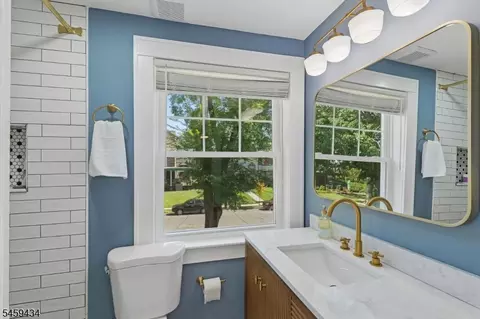 Bath - 938 Madison Ave, Plainfield, NJ 07060 photo 2 of 5