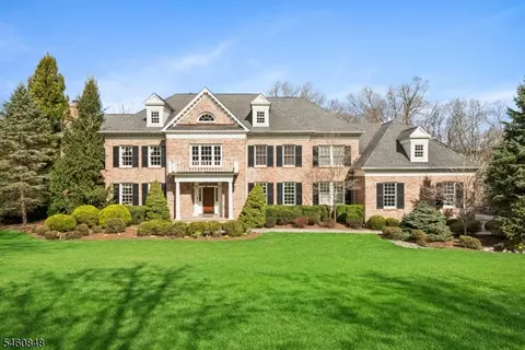 56 Will Ln, Watchung, NJ 07069