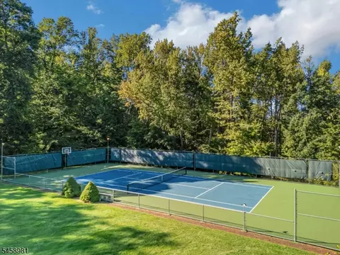 15 Sandalwood Dr, Warren, NJ 07059