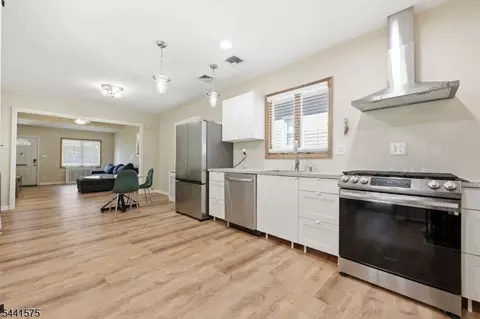 Entry Way - 64 Conover Ave, Nutley, NJ 07110 photo 2 of 4