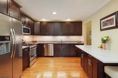 Kitchen - 6 Harvey Ct, Clark, NJ 07066 photo 2 of 4