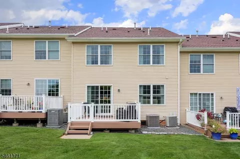 Exterior - 6 Harvey Ct, Clark, NJ 07066 photo 8 of 8