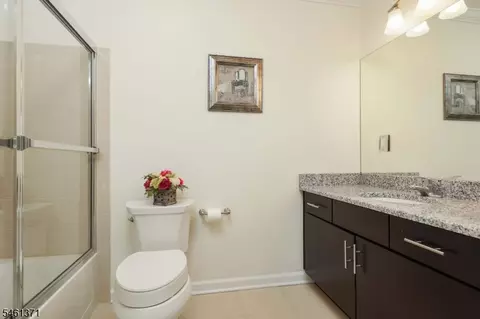 Bath - 6 Harvey Ct, Clark, NJ 07066 photo 2 of 3