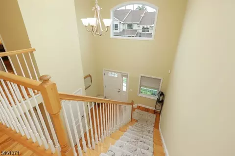 Entry Way - 6 Harvey Ct, Clark, NJ 07066 photo 3 of 3