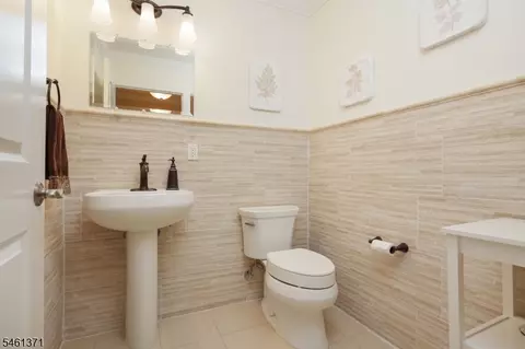 Bath - 6 Harvey Ct, Clark, NJ 07066 photo 1 of 3