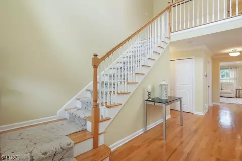 Entry Way - 6 Harvey Ct, Clark, NJ 07066 photo 2 of 3