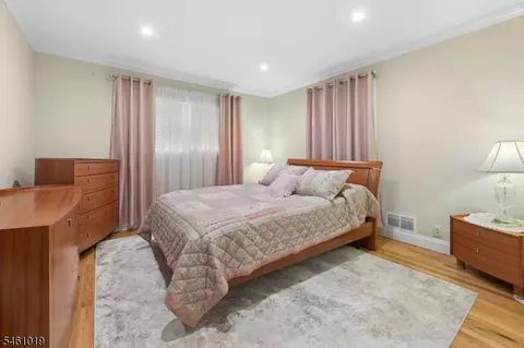 Bedroom - 5 Viewpoint Rd, Wayne, NJ 07470 photo 3 of 6